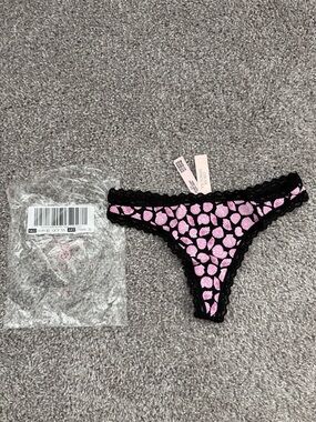 Victoria’ Secret Pink Leaf Lace Trim Thong